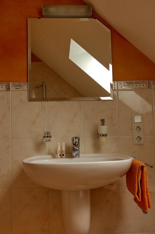 Wein- Und Gaestehaus Genetsch Lieser Extérieur photo