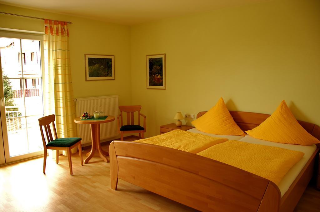 Wein- Und Gaestehaus Genetsch Lieser Extérieur photo